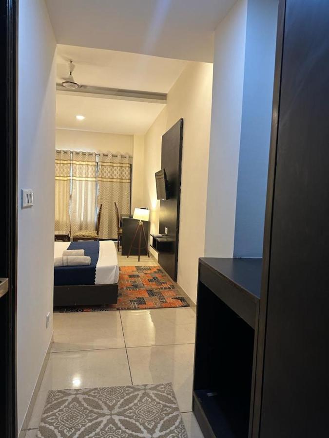 Zirakpur Hotel Jb Residency !! Luxurious & Royal Balcony Rooms !! Large Rooms מראה חיצוני תמונה
