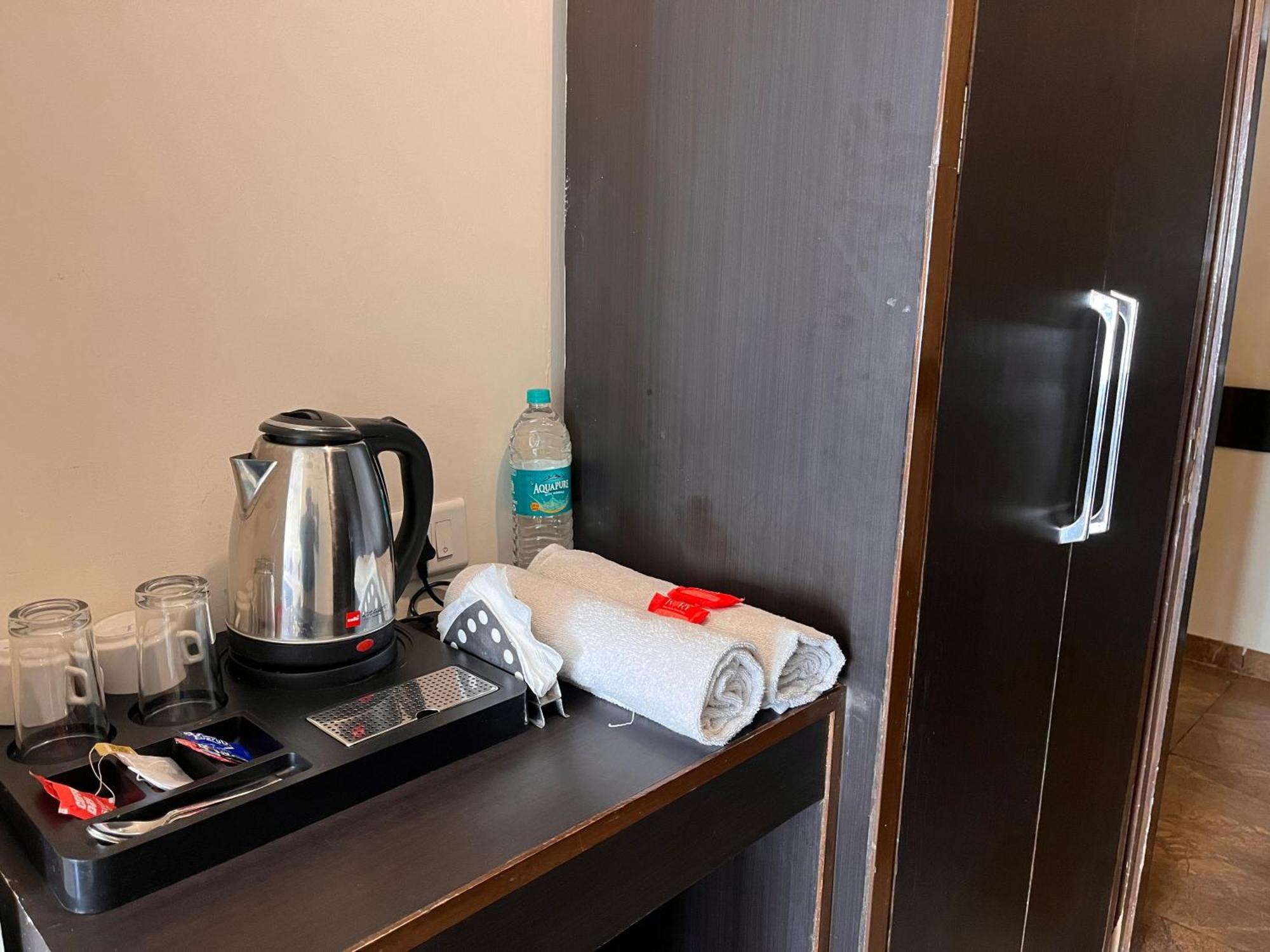 Zirakpur Hotel Jb Residency !! Luxurious & Royal Balcony Rooms !! Large Rooms מראה חיצוני תמונה
